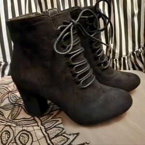 Nature Breeze vintage style ankle boots